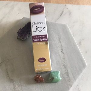 NWB GRANDE LIPS HYDRAPLUMP LIQUID LIPSTICK